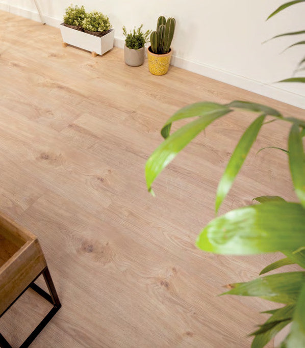 Sol vinyle Corkart Lungo – décor Blossom Millennium Oak (9736) – photo d'ambiance
