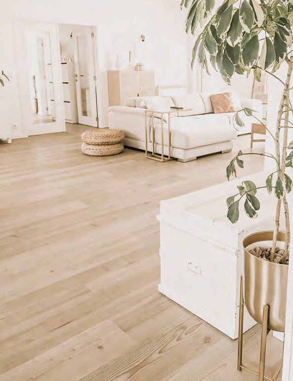Sol vinyle Corkart Vinyl2Go! – décor Ivory Loft Pine (9565) – photo d'ambiance