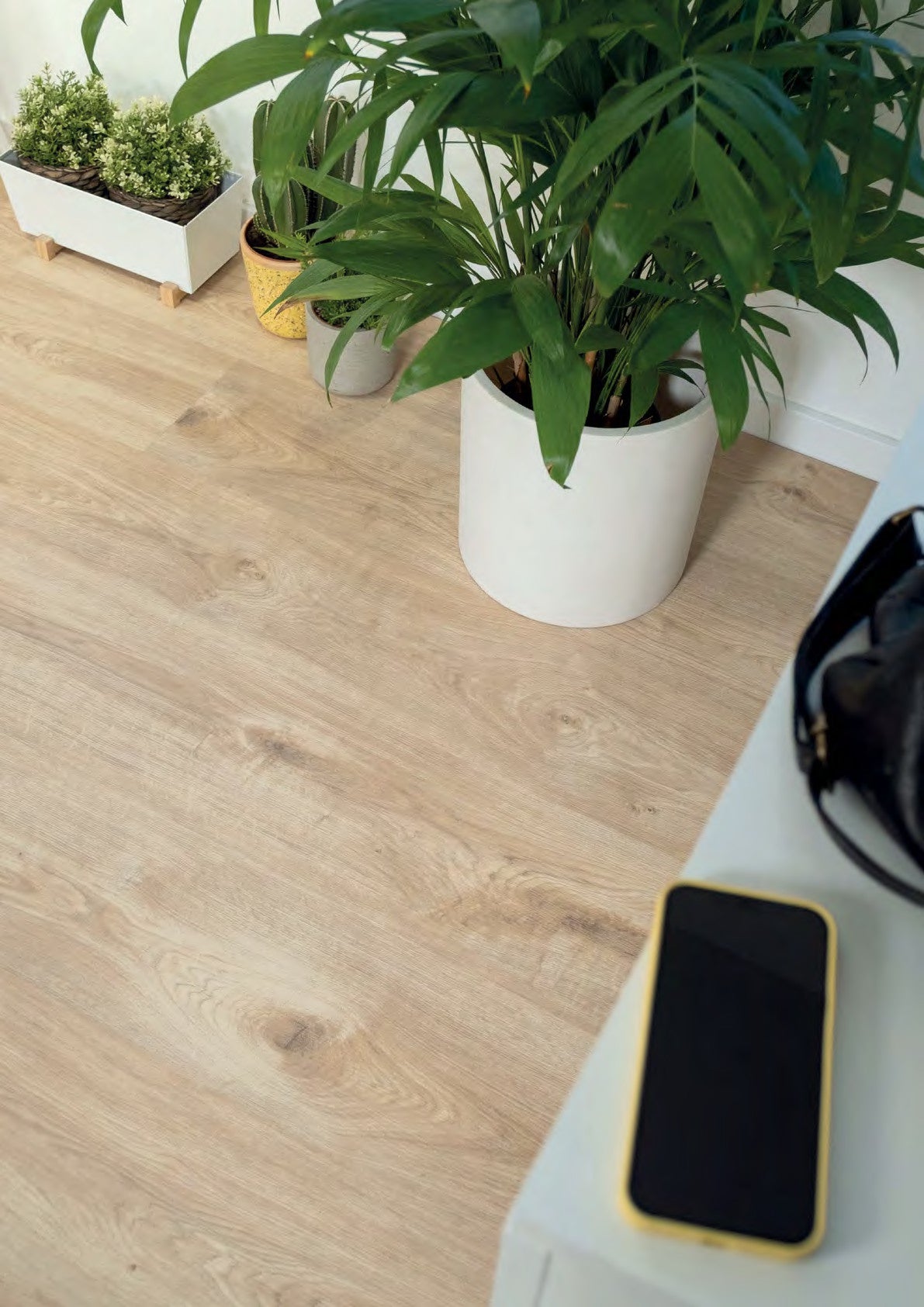 Sol vinyle Corkart Vinyl2Go! – décor Blossom Millennium Oak (9736) – photo d'ambiance